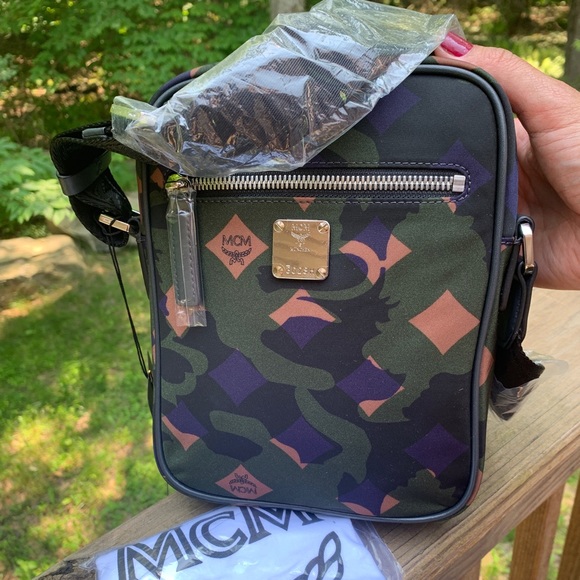 ⛔️SOlD⛔️Authentic MCM Nylon/Leather zip camo Crosb - Picture 8 of 13